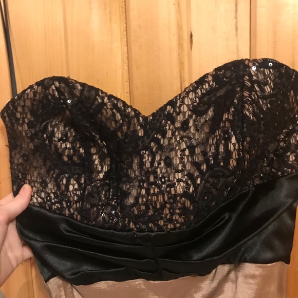 Black and gold/tan prom dress Le Château - Picture 4 of 7